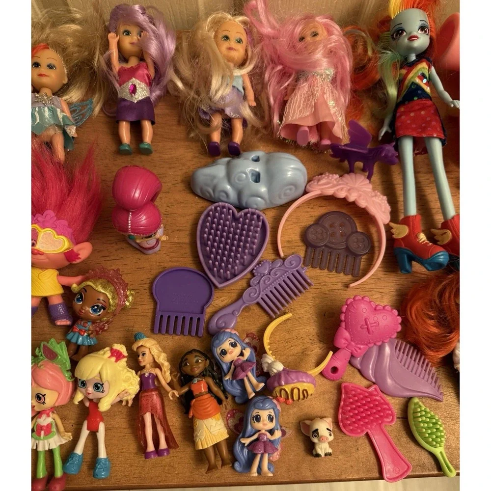 Lot Of‎ 35 Random Dolls/toys And Accessories.